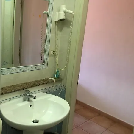 Ξενοδοχείο Funtana E Donne 2*